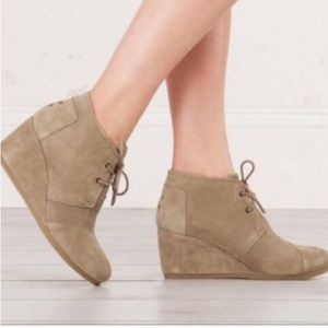 Toms Desert Wedge Taupe Suede Ankle Boot womens size 9